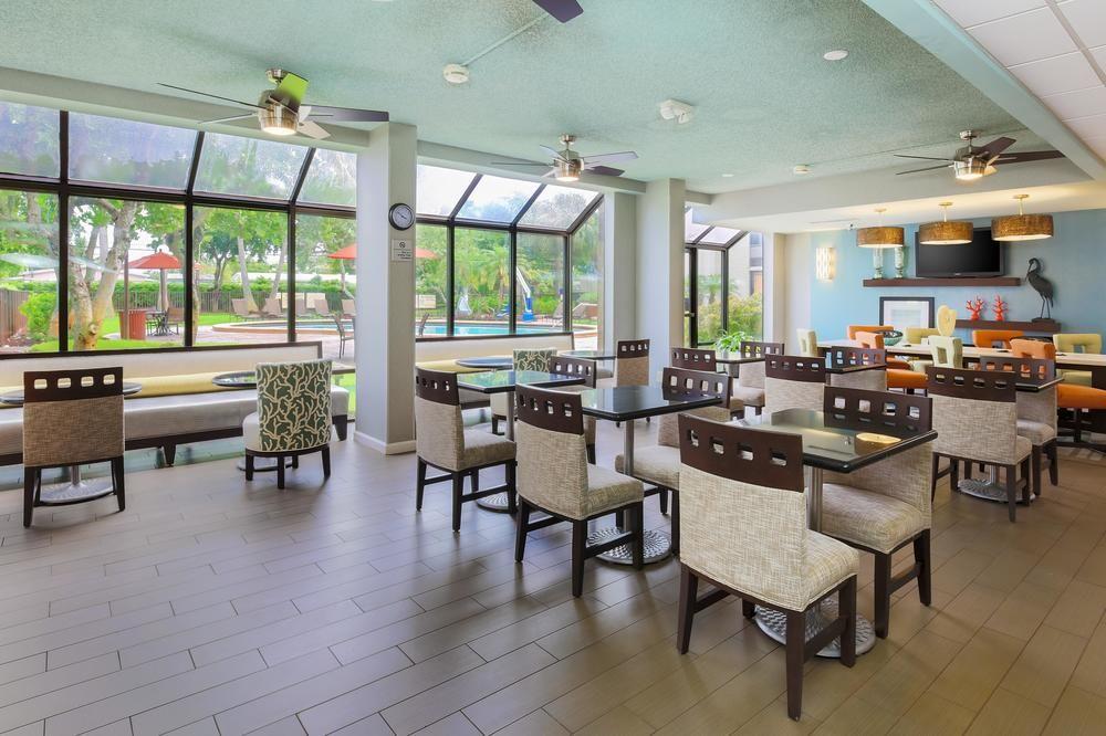 Hampton Inn Ft. Lauderdale-Cypress Creek Форт-Лодердейл Экстерьер фото