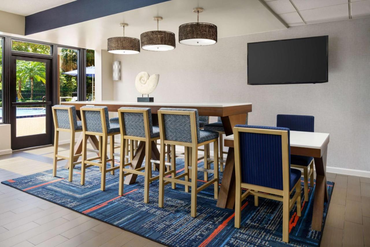Hampton Inn Ft. Lauderdale-Cypress Creek Форт-Лодердейл Экстерьер фото