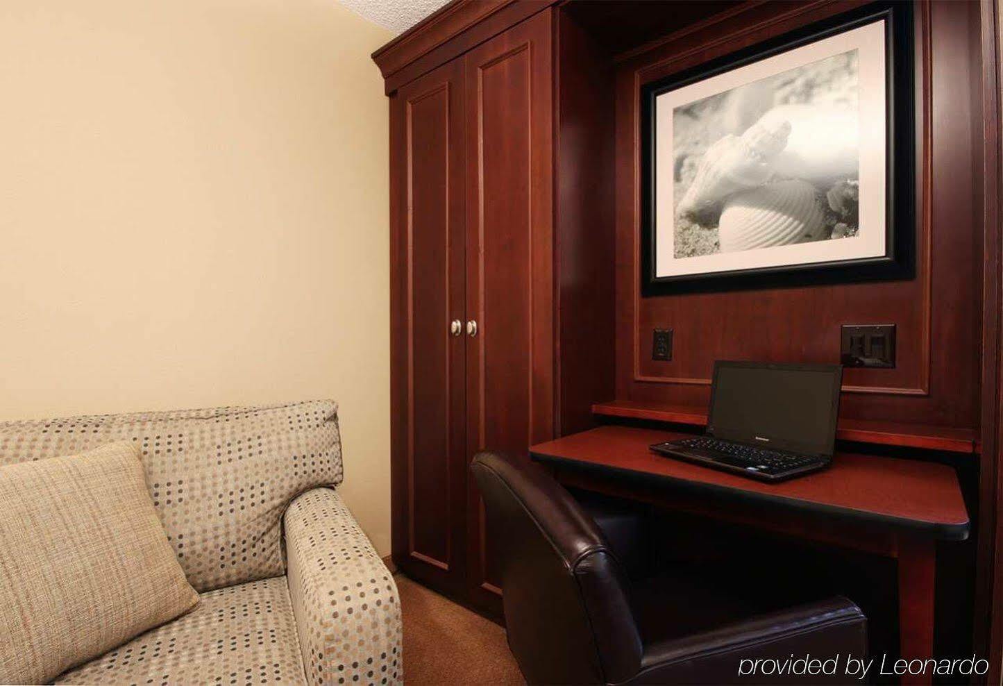 Hampton Inn Ft. Lauderdale-Cypress Creek Форт-Лодердейл Экстерьер фото